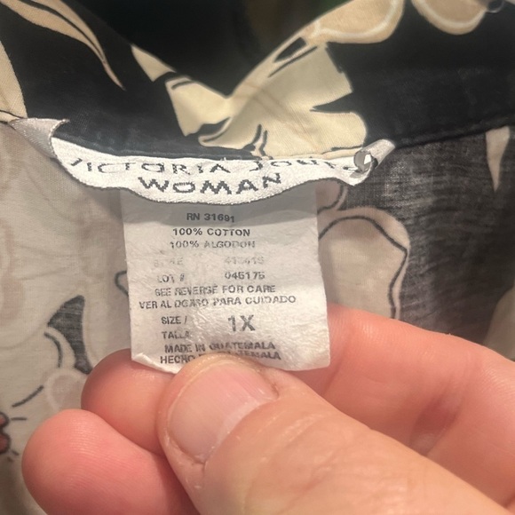 Victoria Jones 1X Hawaiian shirt in GUC - Picture 4 of 5